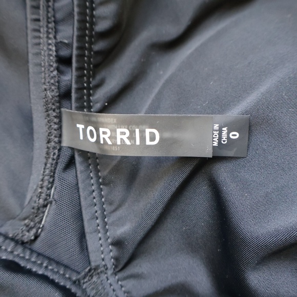 Torrid Wireless Short Asymmetrical Swim Dress with Brief Size 0 Black UPF 50+ - Picture 5 of 8